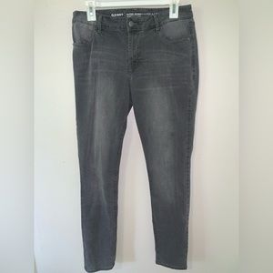 Old Navy Mid-Rise Gray Super Skinny Jeans. Size 10. Good condition!